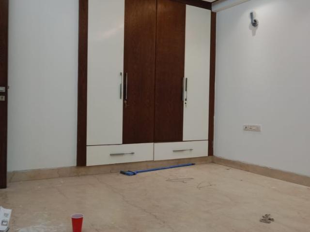 Resale | 6 BHK + Pooja Room,Servant Room,Study Room,Extra Room 500 Sq.Yd. Independent House in New Friends Colony