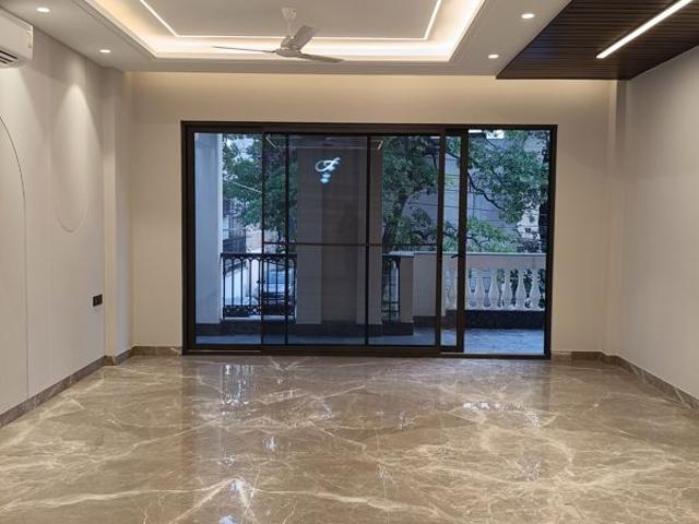 Resale | 6+ BHK + Pooja Room,Servant Room,Study Room,Extra Room 500 Sq.Yd. Independent House in New Friends Colony