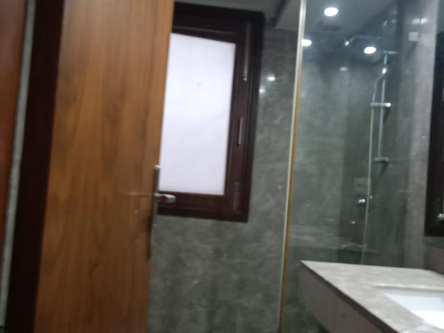 Resale | 6 BHK + Pooja Room,Servant Room,Study Room,Extra Room 500 Sq.Yd. Independent House in New Friends Colony