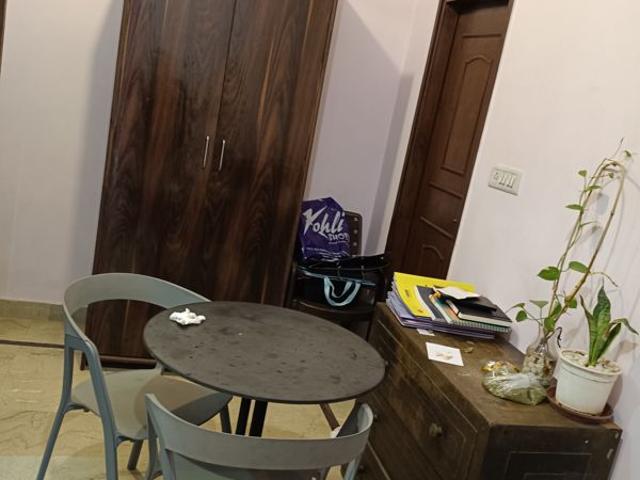 Resale | 6 BHK + Pooja Room,Servant Room,Study Room,Extra Room 500 Sq.Yd. Independent House in New Friends Colony