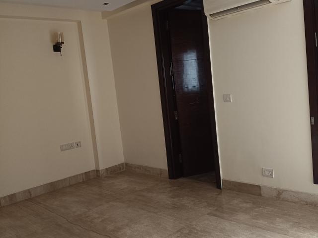 Resale | 6 BHK + Pooja Room,Servant Room,Study Room,Extra Room 500 Sq.Yd. Independent House in New Friends Colony