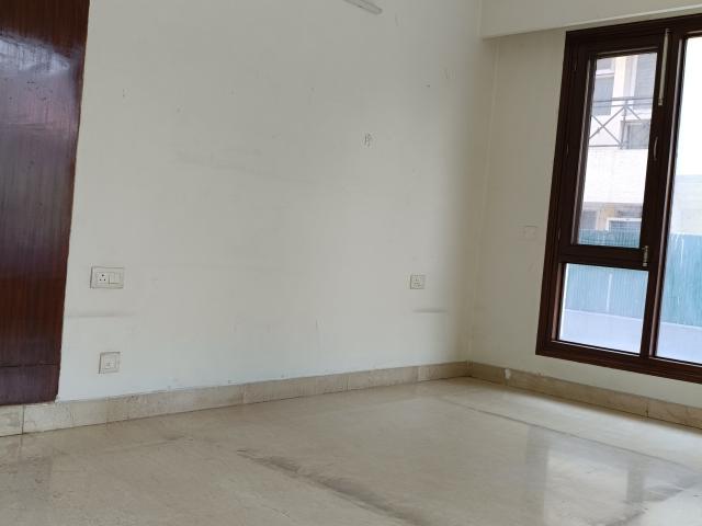 Resale | 6 BHK + Pooja Room,Servant Room,Study Room,Extra Room 500 Sq.Yd. Independent House in New Friends Colony