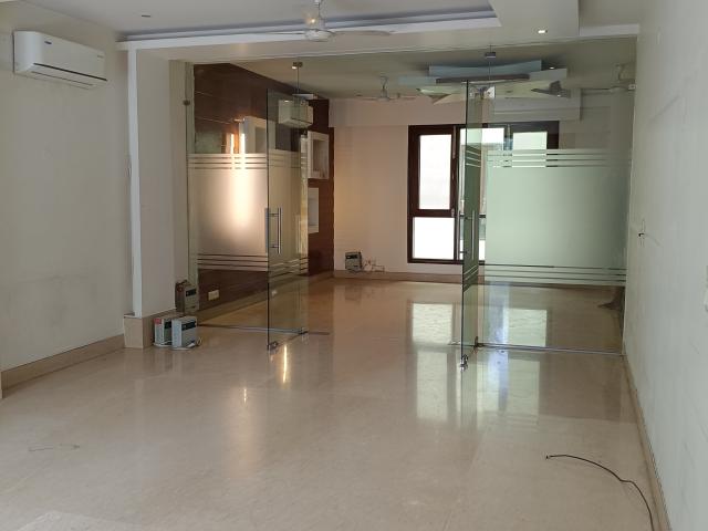 Resale | 6 BHK + Pooja Room,Servant Room,Study Room,Extra Room 501 Sq.Yd. Independent House in New Friends Colony