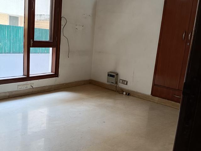 Resale | 6 BHK + Pooja Room,Servant Room,Study Room,Extra Room 504 Sq.Yd. Independent House in New Friends Colony