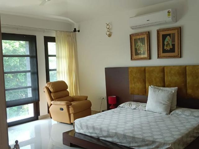 Resale | 6+ BHK + Pooja Room,Servant Room,Study Room,Extra Room 8000 Sq.Ft. Villa in Unitech Espace Nirvana Country