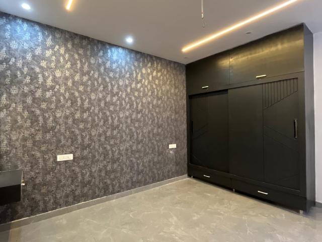 Resale | 6+ BHK + Pooja Room,Servant Room,Study Room,Extra Room 9000 Sq.Ft. Independent House in Sector 8