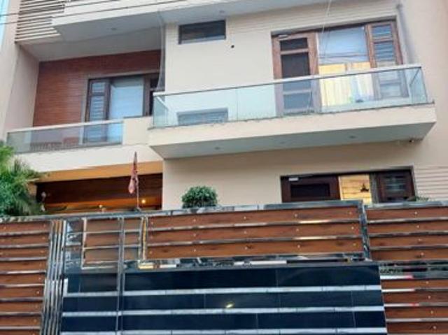 Resale | 6+ BHK + Pooja Room,Servant Room,Store Room 4100 Sq.Ft. Independent House in Sector 21