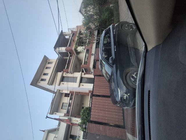 Resale | 6+ BHK + Pooja Room,Servant Room,Store Room 500 Sq.Yd. Independent House in Sector 15