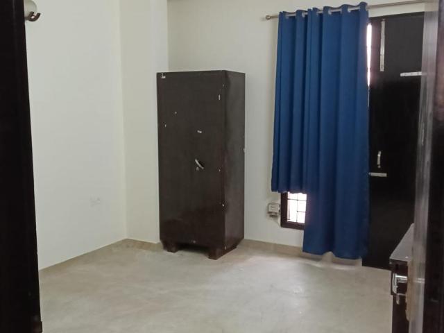 Resale | 6+ BHK + Pooja Room,Store Room 161 Sq.Yd. Villa in Sector 52