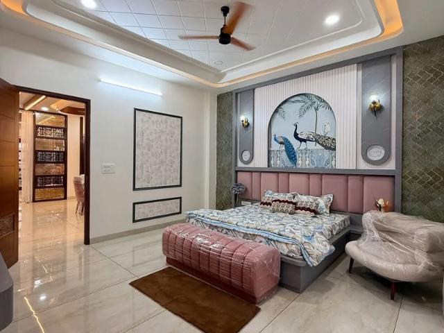 Resale | 6+ BHK + Pooja Room,Study Room,Extra Room 272 Sq.Yd. Independent House in Model Town Phase 1