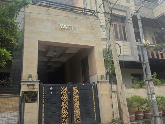 Resale | 6 BHK + Prayer Room 200 Sq.Yd. Villa in Mansarovar