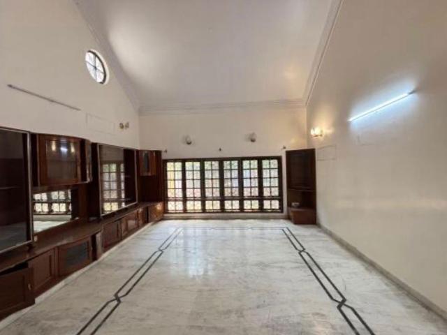 Resale | 6 BHK + Prayer Room 4000 Sq.Ft. Villa in Dollars Colony