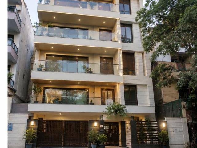 Resale | 6+ BHK + Prayer Room,Servant Room,Extra Room 311 Sq.Yd. Independent House in South Extension
