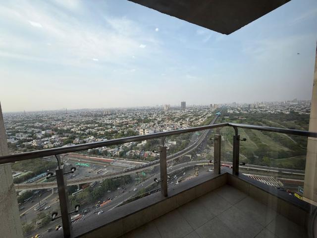 Resale | 6 BHK + Prayer Room,Servant Room,Store Room 6000 Sq.Ft. Villa in RWA Apartments Sector 52