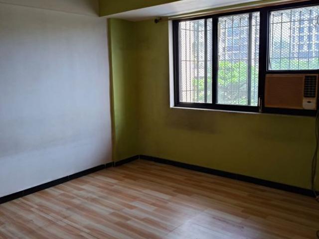 Resale | 6+ BHK + Prayer Room,Servant Room,Study Room,Extra Room,Basement 6000 Sq.Ft. Villa in Nerul Sector 17