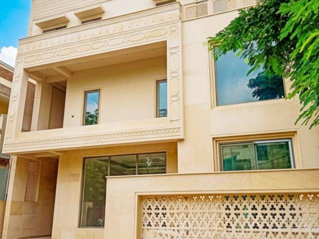 Resale | 6 BHK + Prayer Room,Servant Room,Study Room,Extra Room,Basement,Store Room 440 Sq.Yd. Independent House in Vaishali Nagar