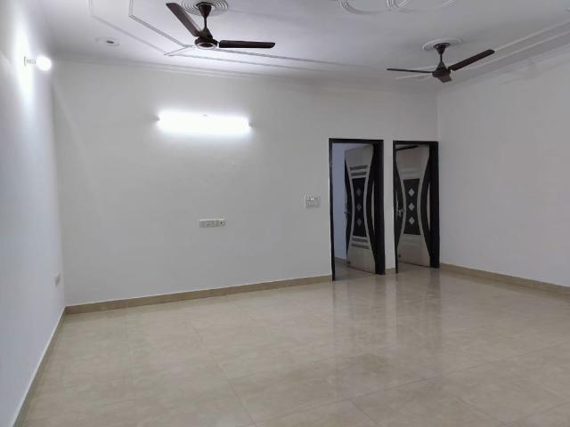 Resale | 6+ BHK + Prayer Room,Servant Room,Study Room,Extra Room,Basement,Store Room 465 Sq.Mt. Villa in RWA Apartments Sector 19