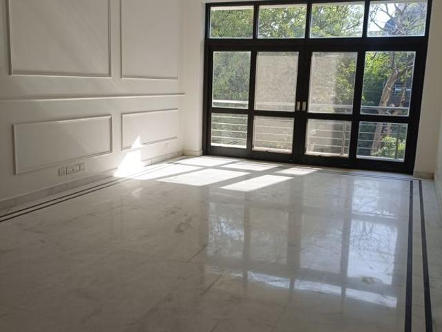 Resale | 6+ BHK + Prayer Room,Servant Room,Study Room,Extra Room,Basement,Store Room 502 Sq.Yd. Independent House in New Friends Colony