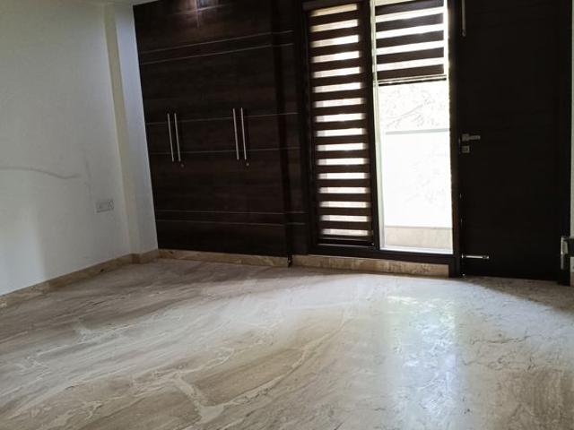 Resale | 6+ BHK + Prayer Room,Servant Room,Study Room,Extra Room,Basement,Store Room 504 Sq.Yd. Independent House in New Friends Colony