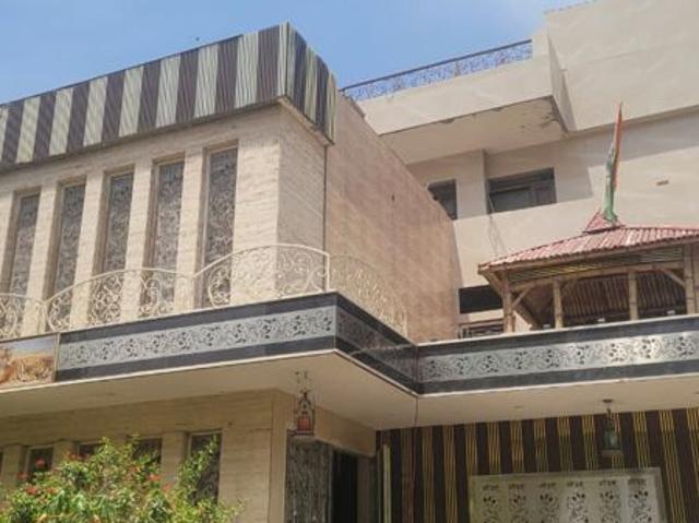 Resale | 6+ BHK + Prayer Room,Servant Room,Study Room,Extra Room,Basement,Store Room 800 Sq.Yd. Villa in Palam Vihar