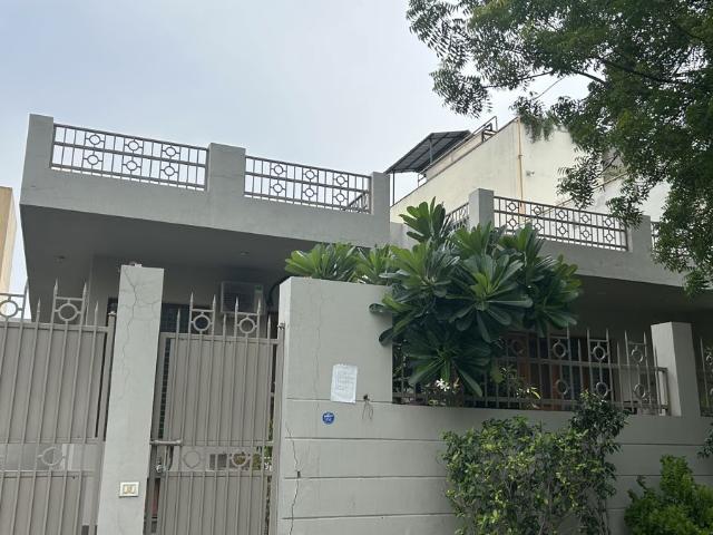 Resale | 6+ BHK + Prayer Room,Servant Room,Study Room,Extra Room,Store Room 450 Sq.Mt. Independent House in RWA Apartments Sector 47