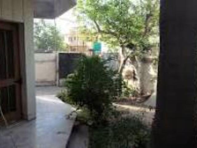 Resale | 6+ BHK + Prayer Room,Servant Room,Study Room,Extra Room,Store Room 500 Sq.Yd. Villa in New Friends Colony