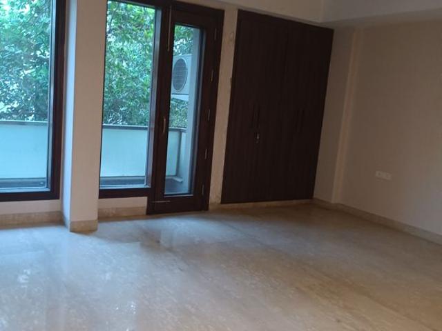 Resale | 6+ BHK + Prayer Room,Servant Room,Study Room,Extra Room,Store Room 501 Sq.Yd. Independent House in New Friends Colony