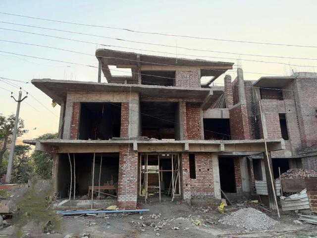 Resale | 6 BHK + Prayer Room,Servant Room,Study Room,Extra Room,Store Room 700 Sq.Yd. Villa in Civil Lines