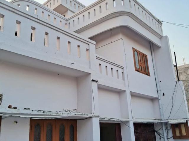 Resale | 6+ BHK + Prayer Room,Servant Room,Study Room,Extra Room,Store Room 8000 Sq.Ft. Villa in Jankipuram