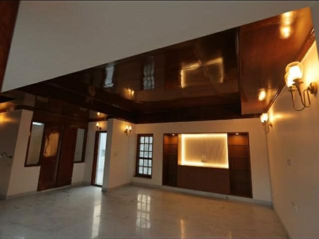 Resale | 6 BHK + Prayer Room,Servant Room,Study Room,Extra Room,Store Room 800 Sq.Yd. Independent House in Maharani Bagh
