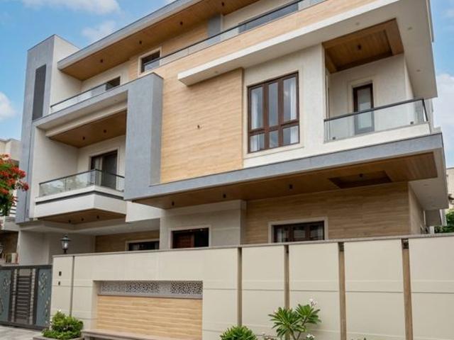 Resale | 6 BHK + Prayer Room,Servant Room,Study Room,Extra Room,Store Room 9800 Sq.Ft. Independent House in Vaishali Nagar