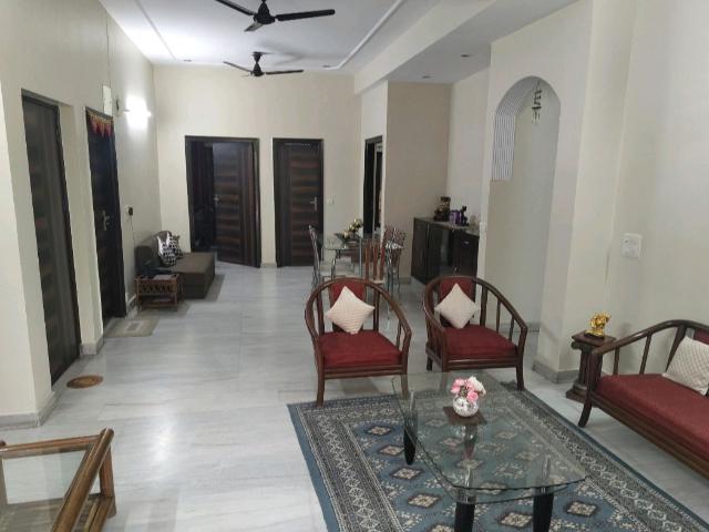 Resale | 6+ BHK + Prayer Room,Study Room 200 Sq.Mt. Independent House in Sector 46