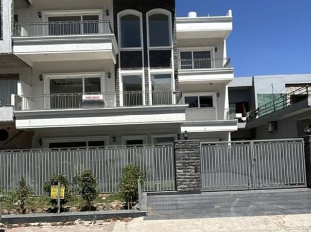 Resale | 6 BHK + Prayer Room,Study Room,Extra Room,Store Room 400 Sq.Yd. Independent House in Phase 7