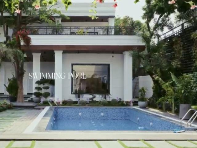 Resale | 6 BHK + Prayer Room,Study Room,Extra Room 2350 Sq.Yd. Villa in Sainik Farm