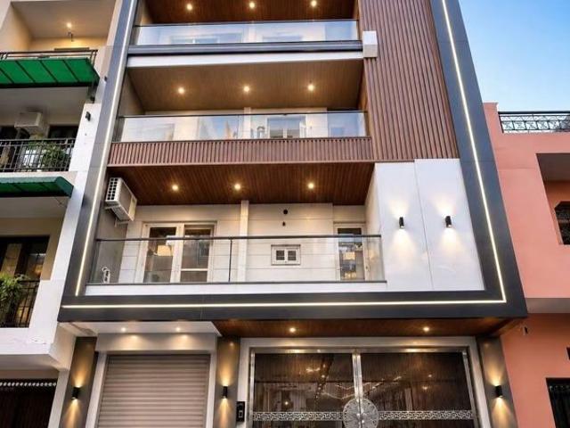 Resale | 6+ BHK + Prayer Room,Study Room,Store Room 910 Sq.Ft. Independent House in Uttam Nagar