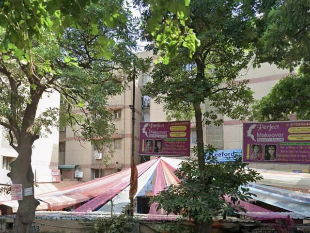 Resale | 80 Sq.Mt. Apartment in Gyan Khand III