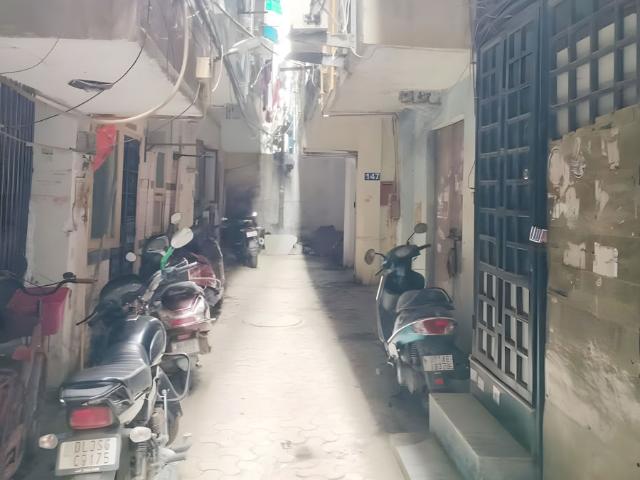 Resale | 82 Sq.Yd. Apartment in Arjun Vihar