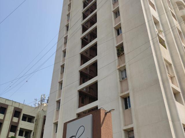 Resale | Studio + Pooja Room 275 Sq.Ft. Apartment in Amanora Metro Tower