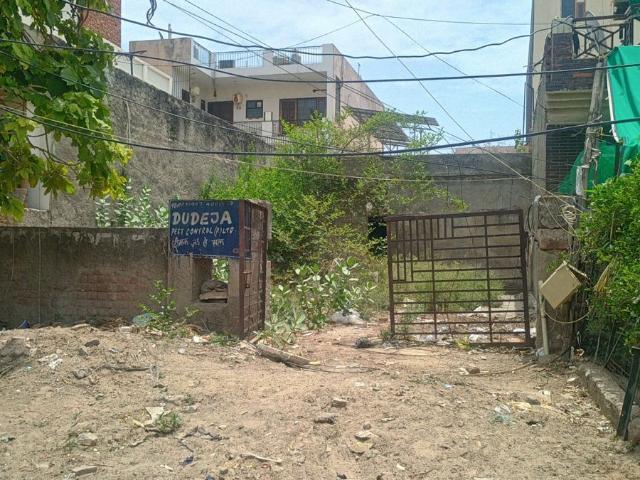 Resale | Studio + Store Room 250 Sq.Yd. Independent House in Sector 8