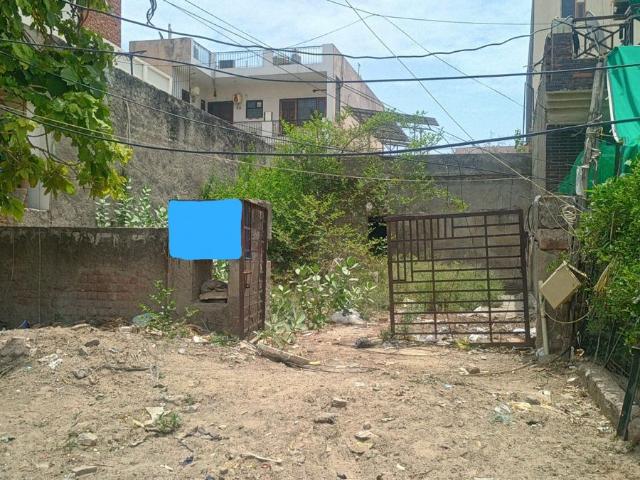 Resale | Studio + Servant Room 250 Sq.Yd. Independent House in Sector 8
