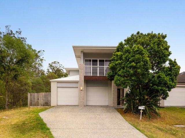Reserve Outlook, Two Masters, 6m Swim Spa, 10kW Solar & Side Access