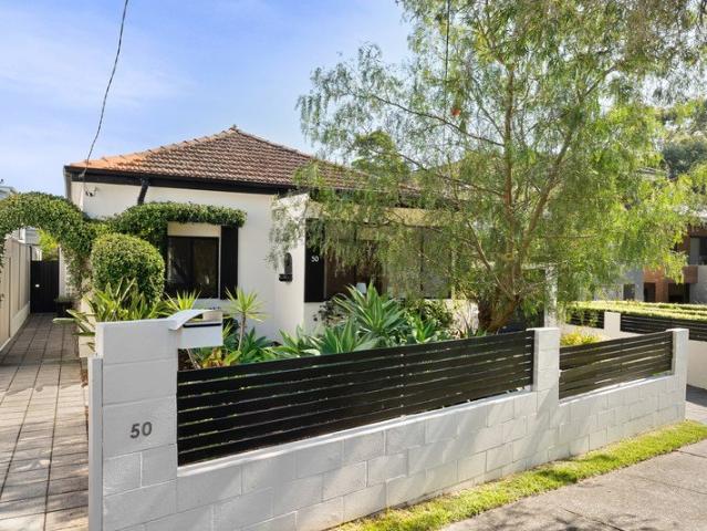 Reserve Backed Family Living with a Separate Two Bed Retreat