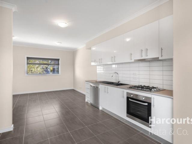 Reserve Facing, Tri Level Townhouse In Prime Wollert Location