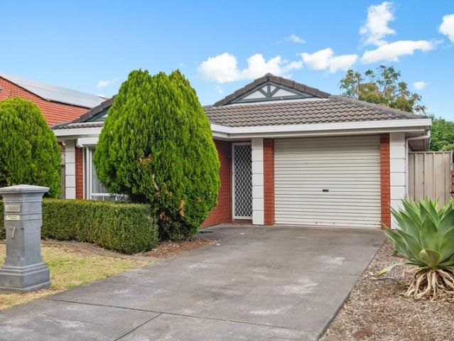 Reserve Side Living in Glenloth Estate