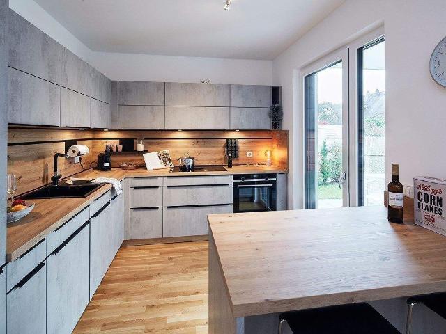 RESERVIERT: MUSTERWOHNUNG! 3 Zi. Eck Whg m. Privatgarten, Tageslichtbad, Gäste WC!