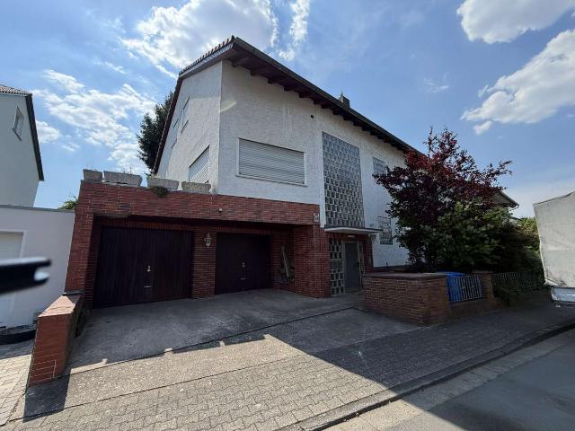 RESERVIERT:Mehrfamilienhaus mit 3 Wohneinheiten, Pool, Sauna und Ausbaureserve!