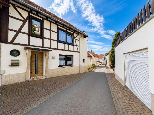 RESERVIERT Modernisiertes Fachwerkhaus mit großzügiger Dachterasse und Platz für die Familie