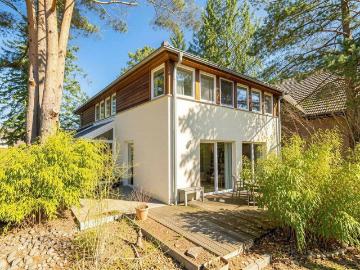 !RESERVIERT! Architektonisches Familienidyll mit lichtdurchflutetem Raumgefühl & sonnigem Südgarten