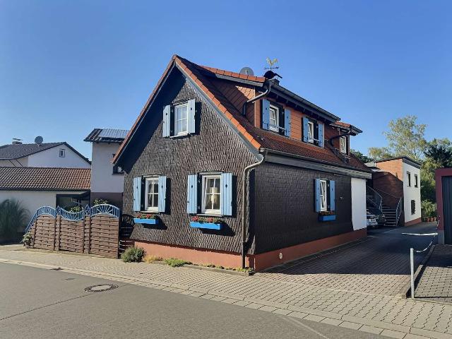 RESERVIERT! Der smarte Einstieg ins Eigenheim: gemütliche Maisonette mit Haus Charakter !