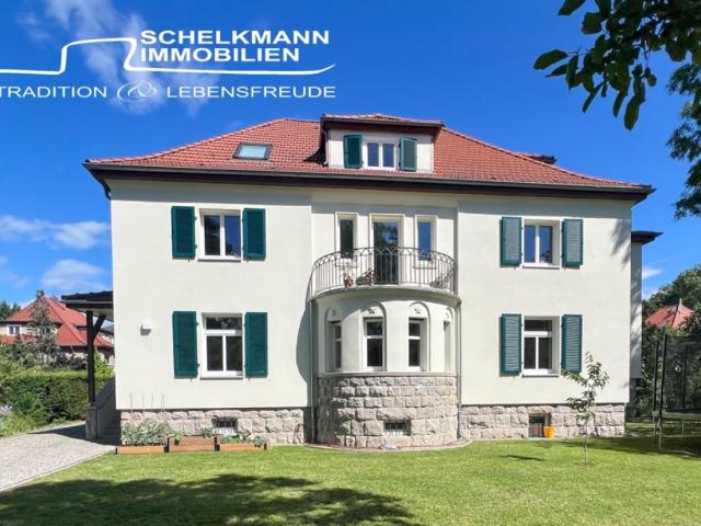 RESERVIERT* Exklusive Altbauwohnung mit eigenem Garten und Stellplätzen
